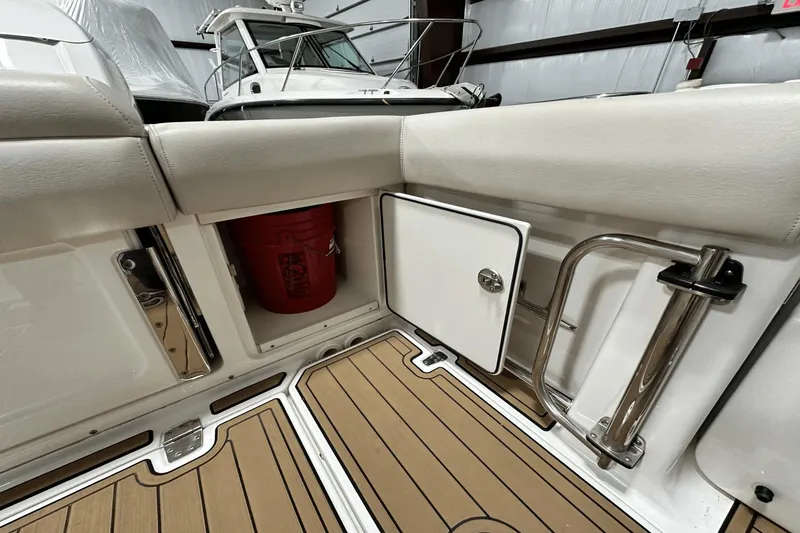 Slide: The Image of Boston Whaler 330 Outrage 2017 - 13