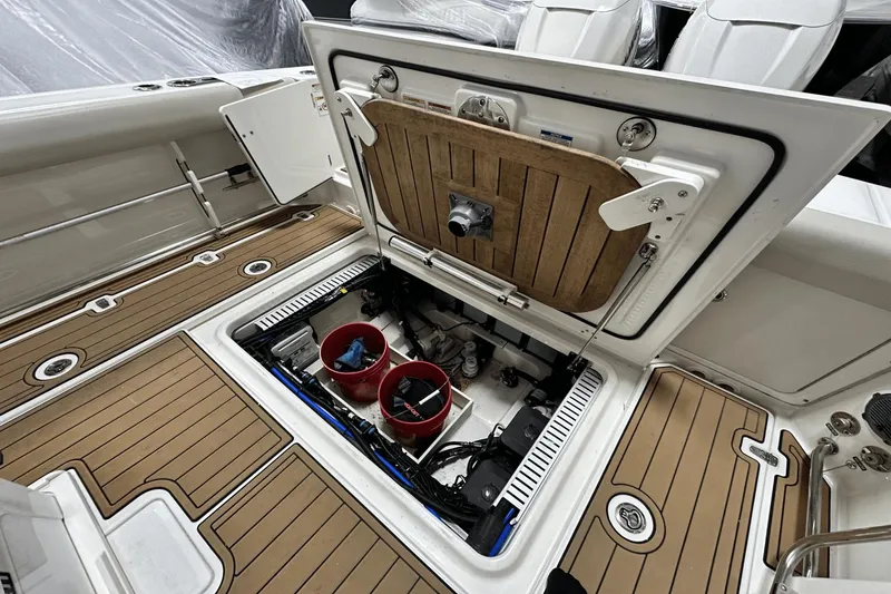 Slide: The Image of Boston Whaler 330 Outrage 2017 - 15