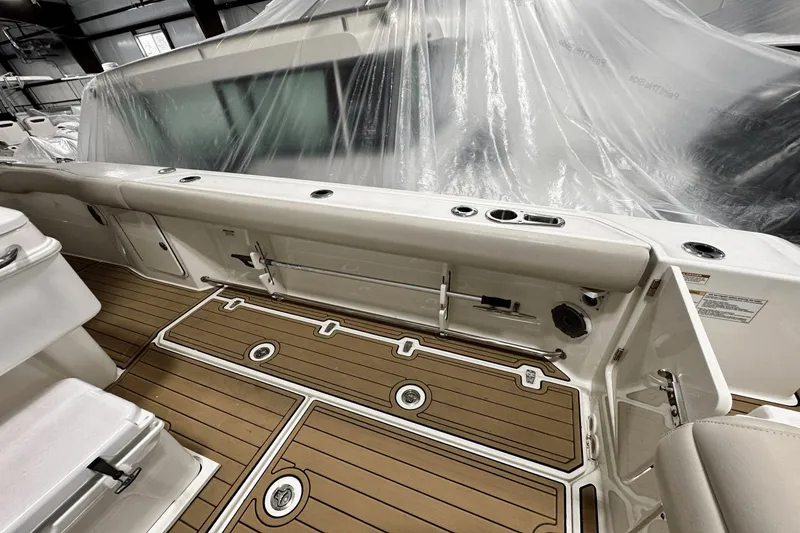 Slide: The Image of Boston Whaler 330 Outrage 2017 - 16