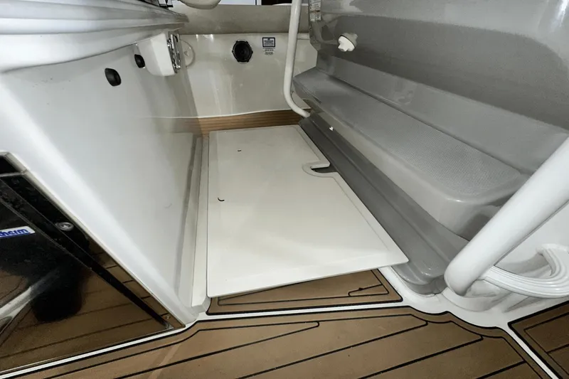 Slide: The Image of Boston Whaler 330 Outrage 2017 - 20