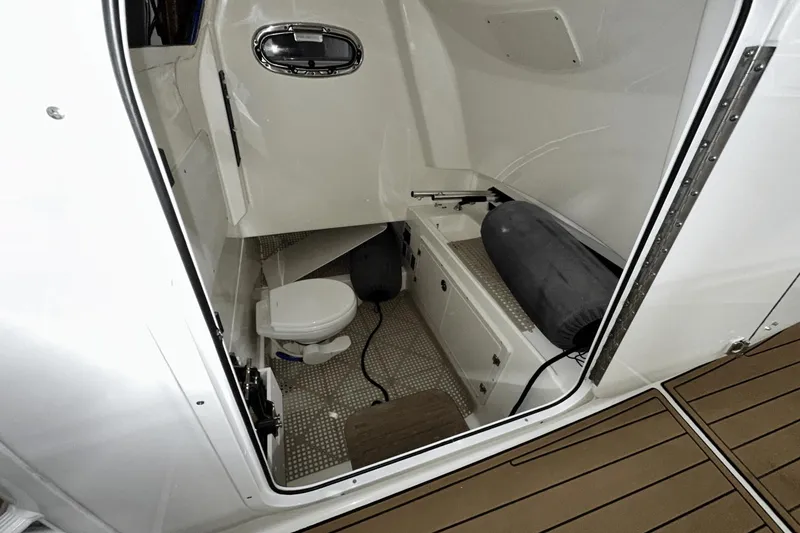 Slide: The Image of Boston Whaler 330 Outrage 2017 - 21