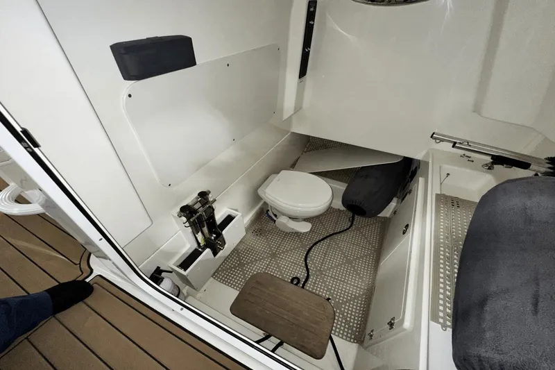 Slide: The Image of Boston Whaler 330 Outrage 2017 - 22