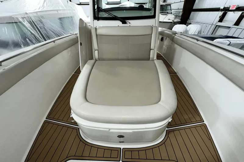 Slide: The Image of Boston Whaler 330 Outrage 2017 - 26