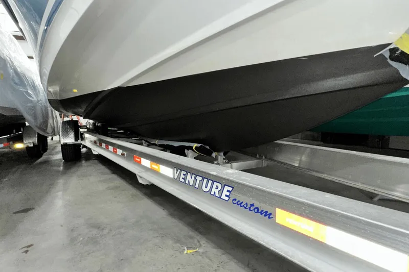 Slide: The Image of Boston Whaler 330 Outrage 2017 - 40