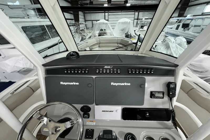 Slide: The Image of Boston Whaler 330 Outrage 2017 - 5