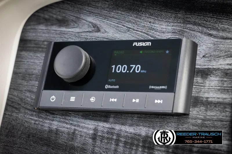 Slide: The Image of Fusion stereo system in 2021 Avalon LSZ VRB, featuring Bluetooth and radio display. - 30
