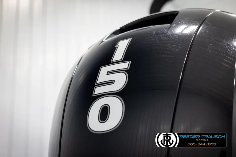 Slide: The Image of Avalon LSZ VRB 2021 engine with "150" marking, Reeder-Trausch Marine logo visible. - 45