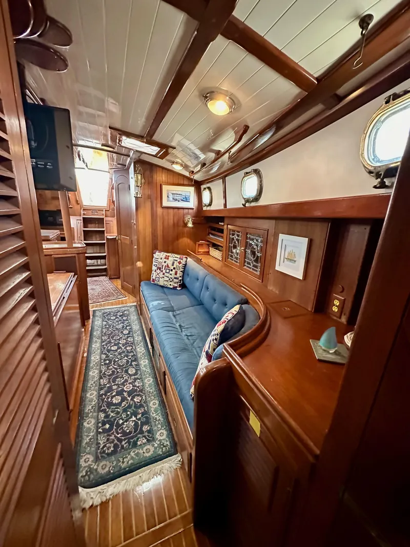 Slide: The Image of Shannon 43 Classic Cutter 1985 - 100