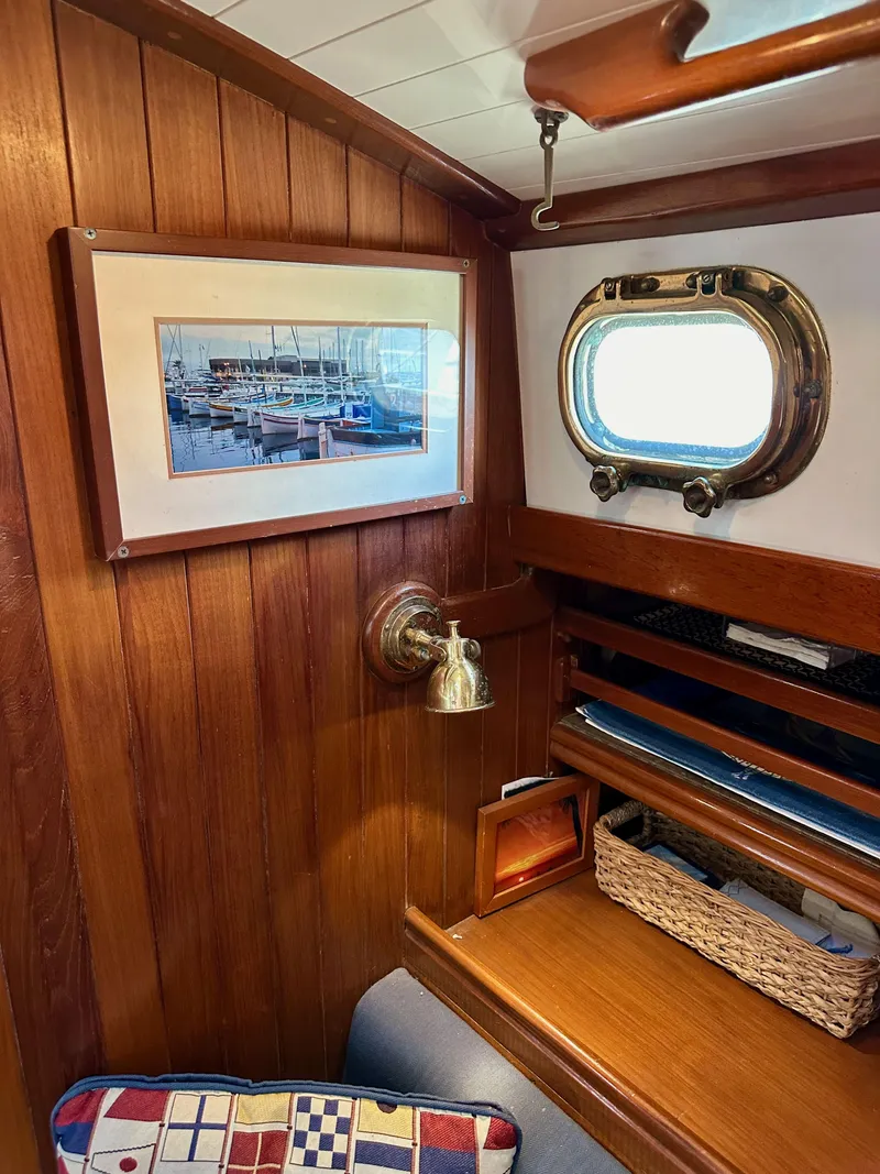 Slide: The Image of Shannon 43 Classic Cutter 1985 - 114
