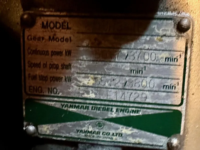 Slide: The Image of Shannon 43 Classic Cutter 1985 - 118