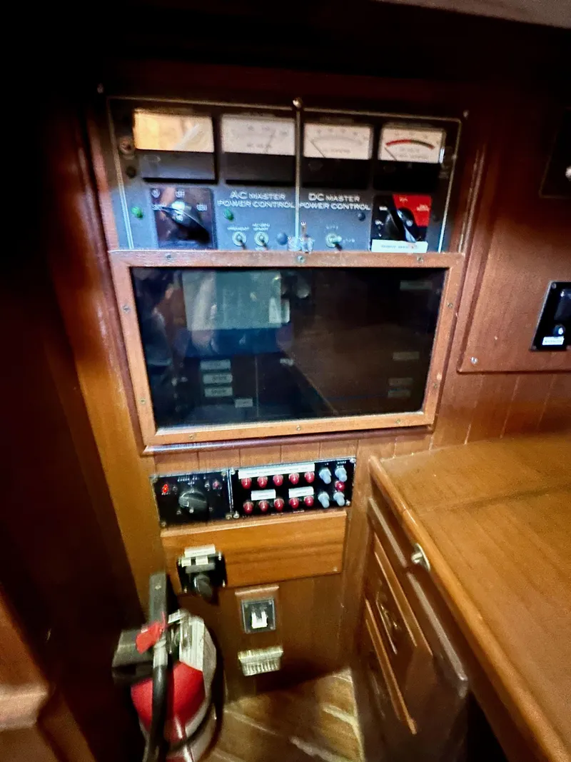 Slide: The Image of Shannon 43 Classic Cutter 1985 - 54