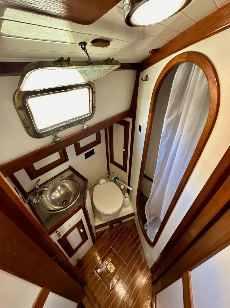 Slide: The Image of Shannon 43 Classic Cutter 1985 - 68
