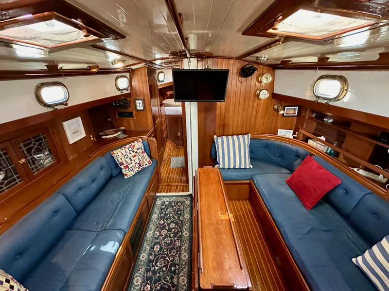 Slide: The Image of Shannon 43 Classic Cutter 1985 - 81