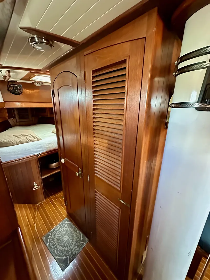 Slide: The Image of Shannon 43 Classic Cutter 1985 - 90