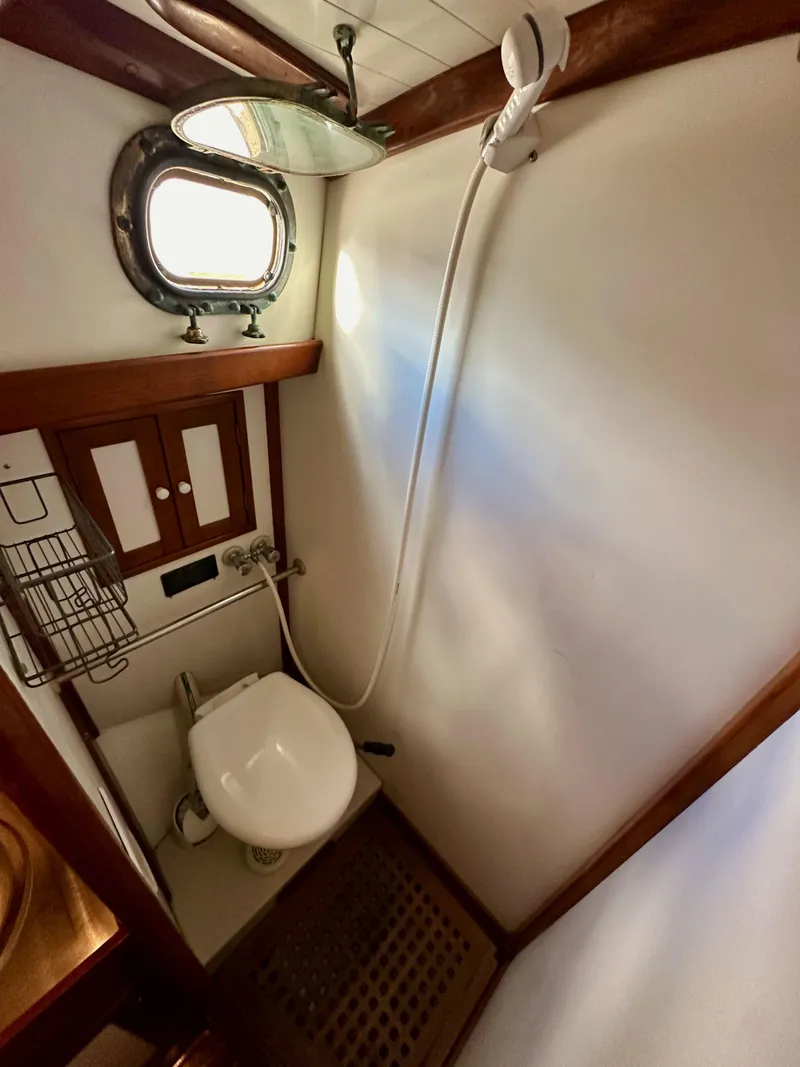 Slide: The Image of Shannon 43 Classic Cutter 1985 - 99