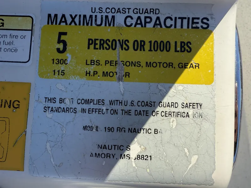Slide: The Image of 2011 NauticStar 190R RG capacity label, 5 persons or 1000 lbs, 115 HP motor. - 11