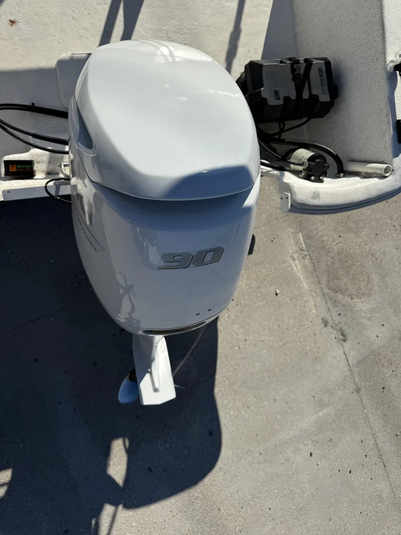 Slide: The Image of Outboard motor on 2011 NauticStar 190R RG boat, top view. - 5