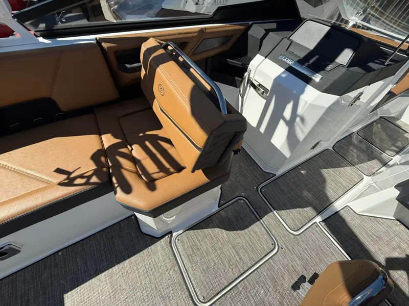 Slide: The Image of Cobalt R6 Surf 2025 - 736