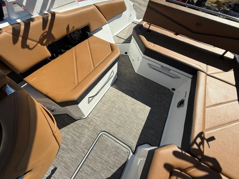 Slide: The Image of Cobalt R6 Surf 2025 - 738