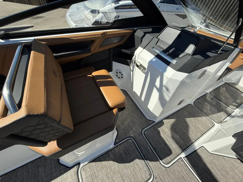 Slide: The Image of Cobalt R6 Surf 2025 - 744