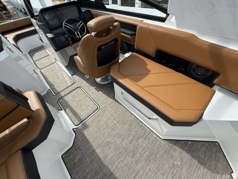 Slide: The Image of Cobalt R6 Surf 2025 - 756