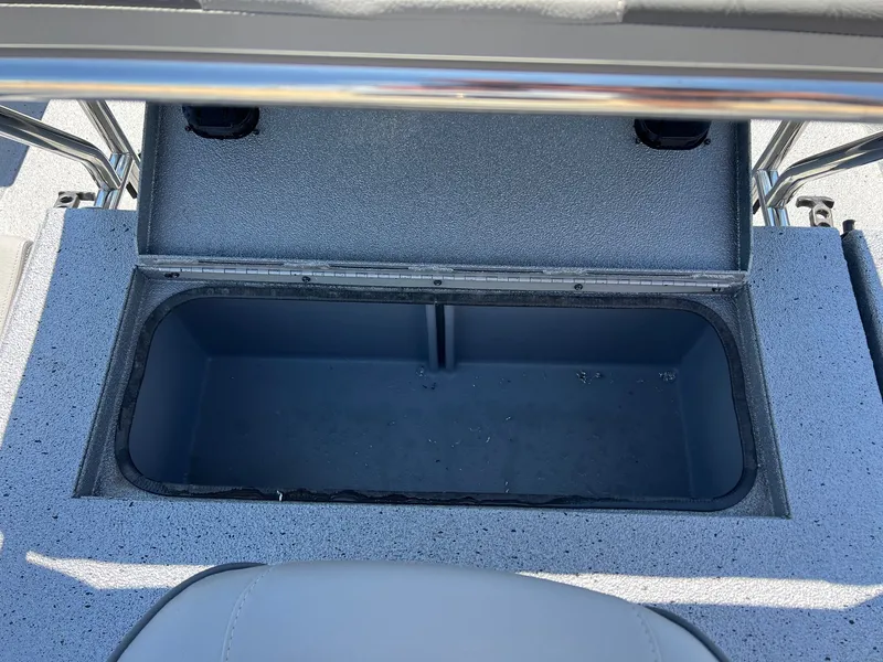 Slide: The Image of Xpress H20B Bay 2025 - 24