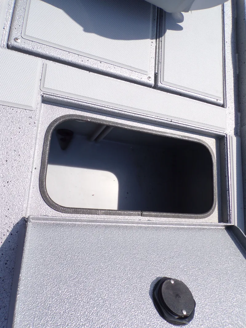 Slide: The Image of Xpress H210B Bay 2025 - 18