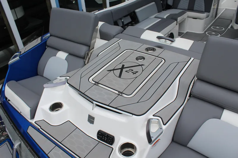 Slide: The Image of MasterCraft X24 2022 - 10