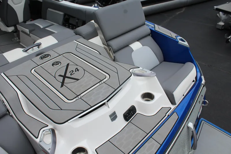 Slide: The Image of MasterCraft X24 2022 - 11