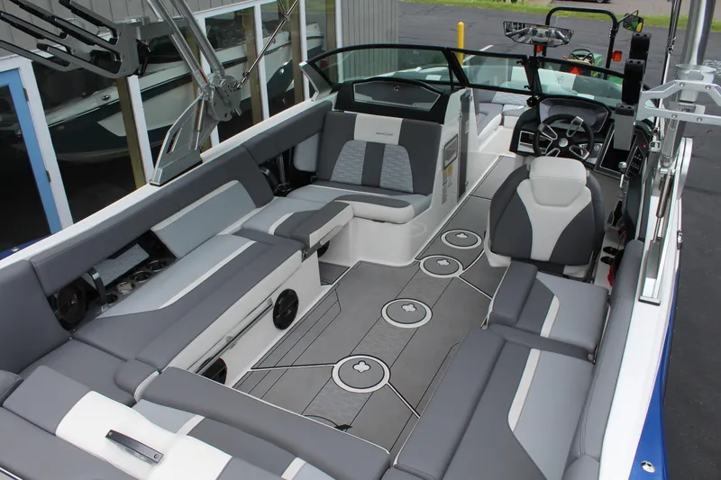 Slide: The Image of MasterCraft X24 2022 - 14