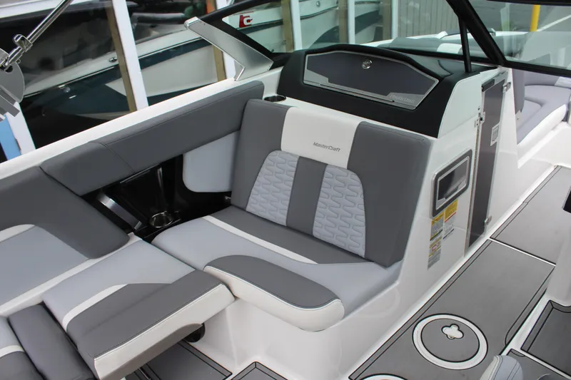 Slide: The Image of MasterCraft X24 2022 - 15