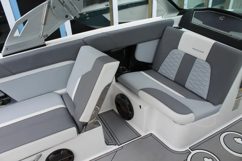 Slide: The Image of MasterCraft X24 2022 - 16