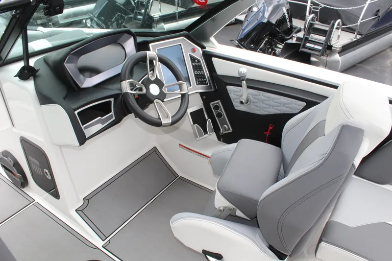 Slide: The Image of MasterCraft X24 2022 - 17