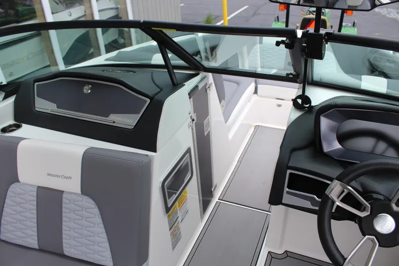 Slide: The Image of MasterCraft X24 2022 - 19