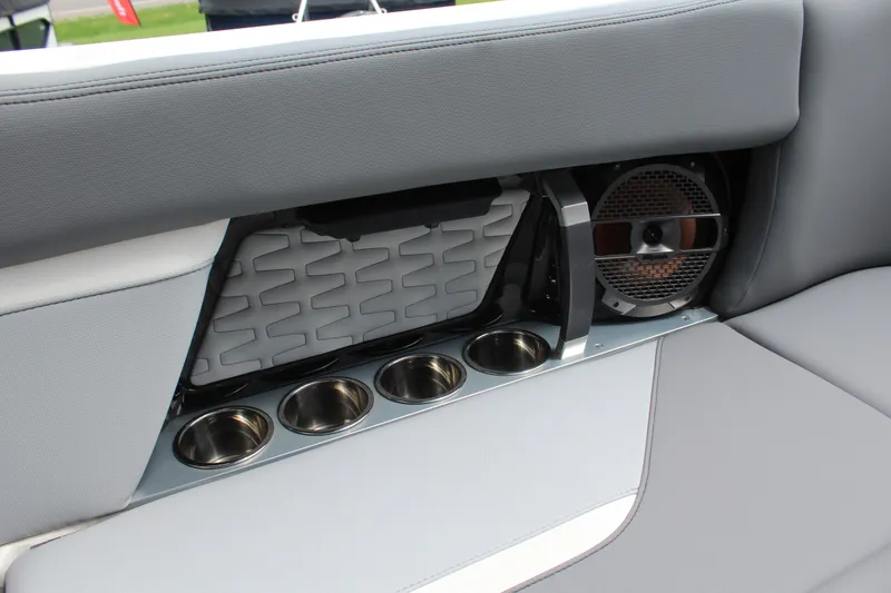 Slide: The Image of MasterCraft X24 2022 - 26