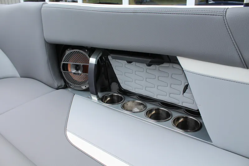 Slide: The Image of MasterCraft X24 2022 - 27