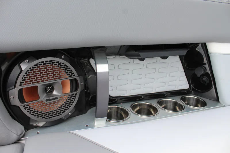 Slide: The Image of MasterCraft X24 2022 - 28