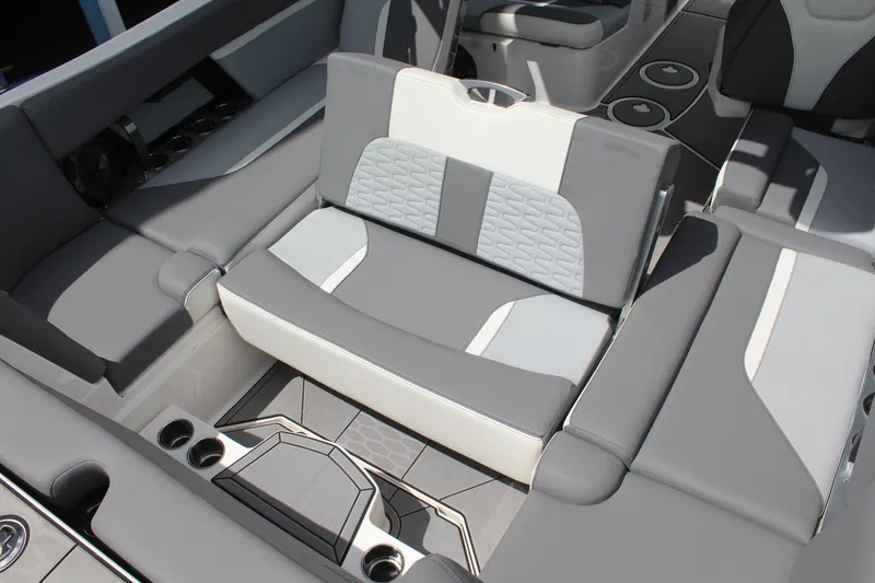 Slide: The Image of MasterCraft X24 2022 - 31