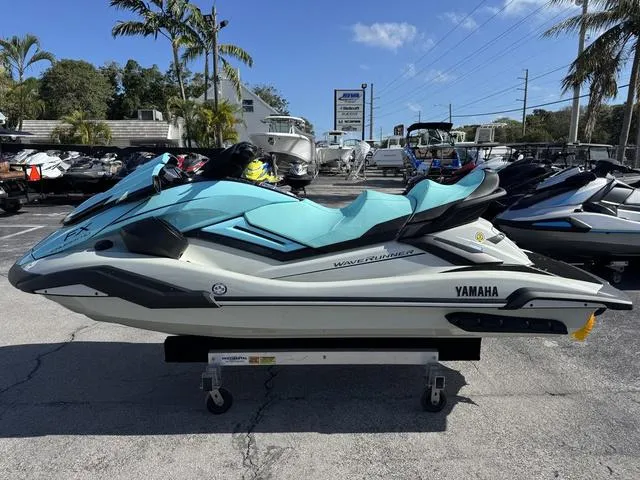 Slide: The Image of Yamaha FX Cruiser HO 2025 - 5