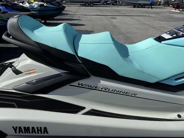 Slide: The Image of Yamaha FX Cruiser HO 2025 - 10