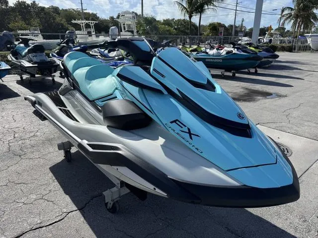 Slide: The Image of Yamaha FX Cruiser HO 2025 - 3