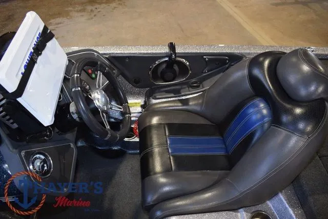 Slide: The Image of 2011 Ranger Z520C boat interior with steering wheel and black-blue seat. - 17
