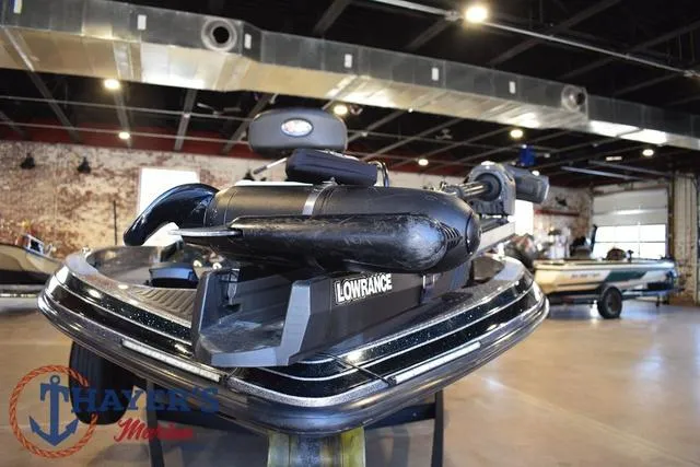 Slide: The Image of 2011 Ranger Z520C boat with Lowrance equipment in showroom. - 7