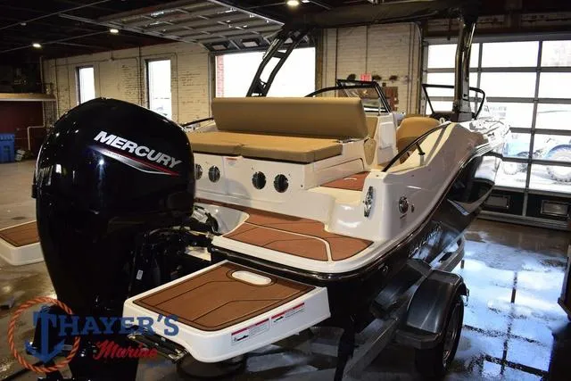 Slide: The Image of Bayliner D20 2025 - 10