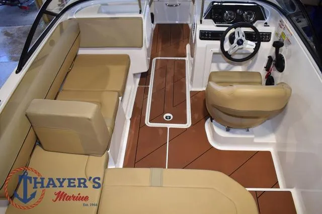 Slide: The Image of Bayliner D20 2025 - 12