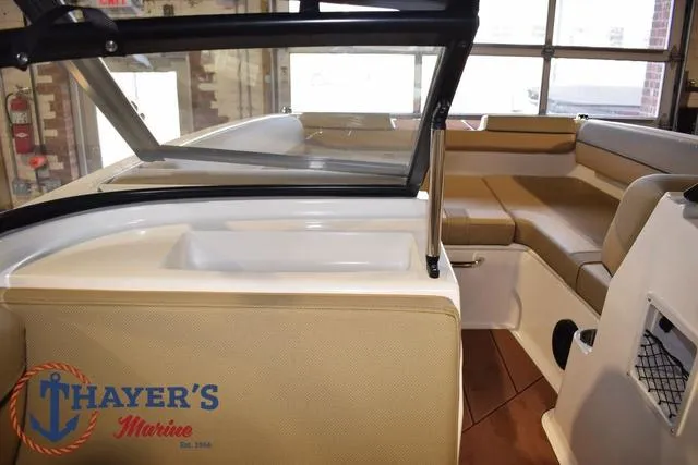 Slide: The Image of Bayliner D20 2025 - 16