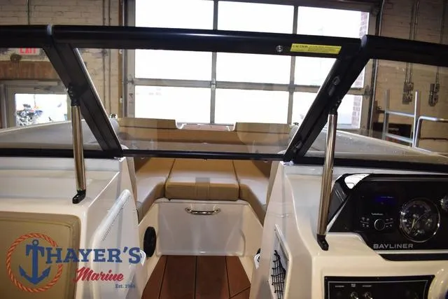 Slide: The Image of Bayliner D20 2025 - 23