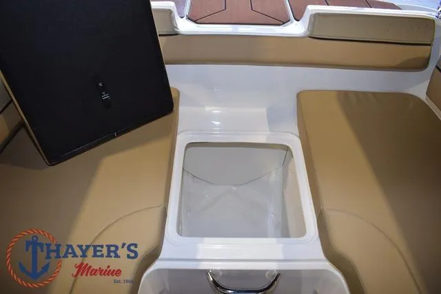 Slide: The Image of Bayliner D20 2025 - 30