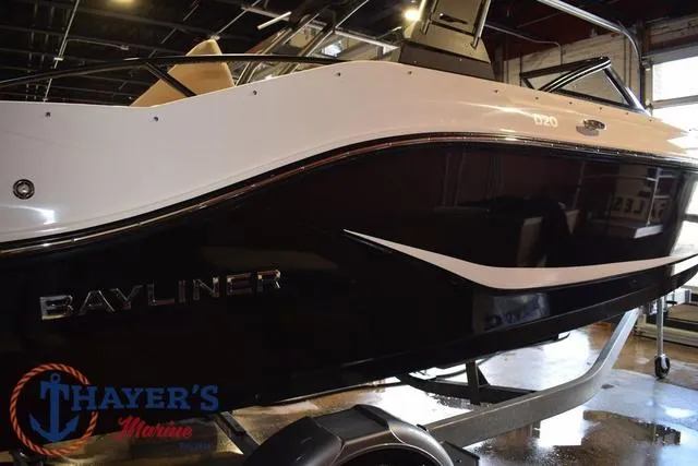 Slide: The Image of Bayliner D20 2025 - 6