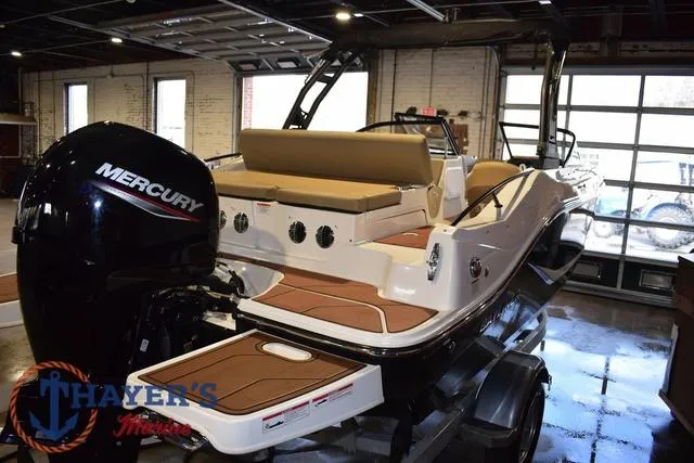 Slide: The Image of Bayliner D20 2025 - 9